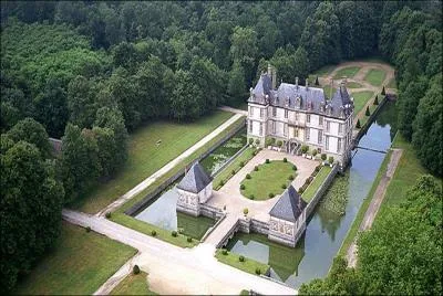 Pour quelle raison la commune de Bourron-Marlotte situe prs de Fontainebleau est-elle clbre ?