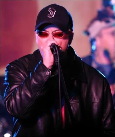 Il est l'interprte du fameux  Dust in the Wind  de Kansas. Qui est ce chanteur ?