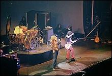 Les musiciens du groupe taient Jimmy Page, John Paul Jones et John Bonham. Qui tait le chanteur ?