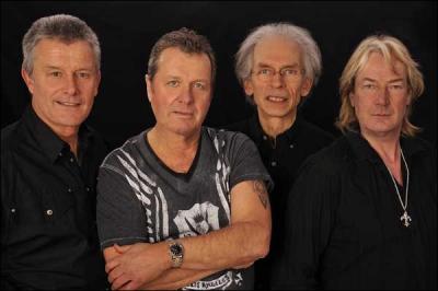 A : Groupe de rock progressif des annes '80/'90 avec l'ex-batteur de Emerson, Lake & Palmer et l'ex-guitariste de Yes.