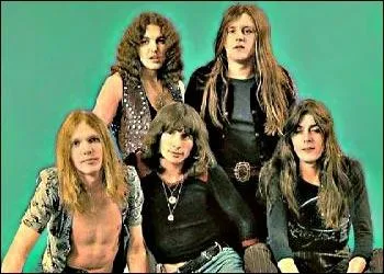 U : Connus pour leur dbut en space rock.