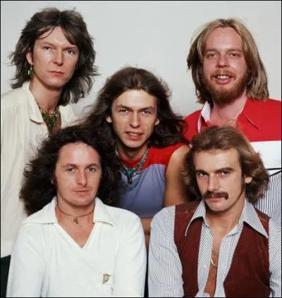 Y : Groupe clbre pour son tube  Owner of a lonely heart .