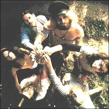 F : Autre qu'un opra ou qu'un hros de conte populaire.