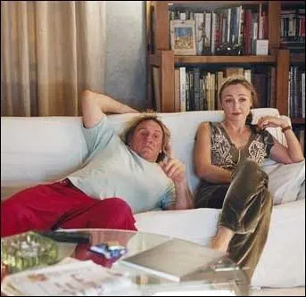 Quelle mission-jeu de la tlvision regarde Grard Depardieu alias  Boudu , dans le film du mme nom ralis par Grard Jugnot en 2004 ?