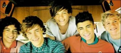 Quel est le garon, dans le groupe, qui mesure 1m 71 ?