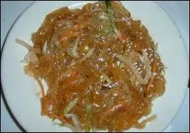 Mon corps est compos  95 % d'eau. Personne n'aime me rencontrer ; pourtant les Japonais me cuisinent en salade. Qui suis-je ?