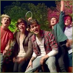 Qui se fait pousser  terre  la fin du clip ?