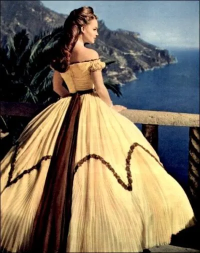 On ne peut pas parler de films en costumes sans voquer cette saga de films aux dcors viennois, tout en dorures, joliesse et kitsch. Il s'agit des films sur ?