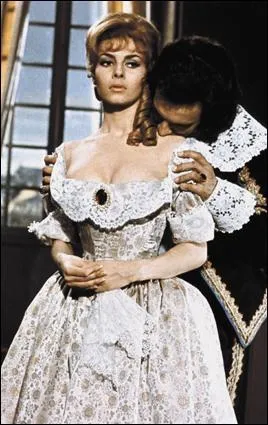 Comment ne pas voquer parmi les films en costume l'pope romantique de l'hrone franaise la plus connue, immortalise  jamais par Michle Mercier, la fameuse... ?