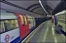 Dans quelle ville le métro est-il surnommé "The tube" ?