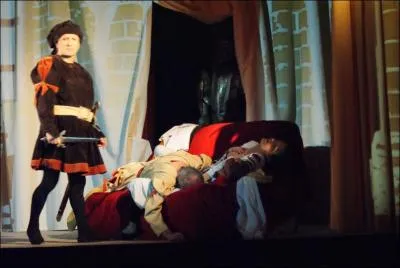 Com�die divertissante jou�e sur une sc�ne. .