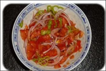 Condiment  base de piments et aux multiples variantes je suis un indispensable de la table runionnaise, je suis le ...