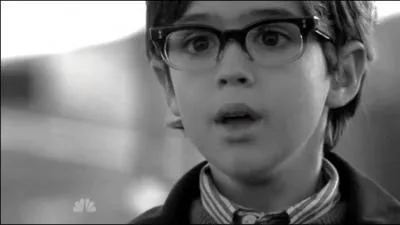 Ce petit garon fait-il partie de la srie ?