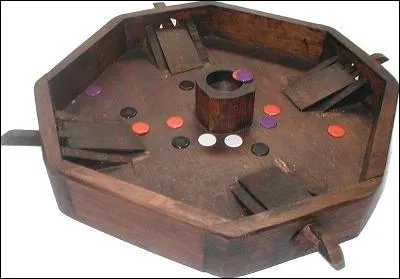 Actuellement jeu de comptoir, ce jeu tait trs pris de Louis XIV :