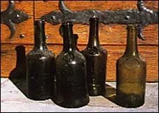 Oenologie : cette bouteille cre pour contenir spcifiquement le vin jaune a une contenance de 62 cl; c'est :