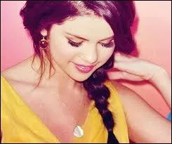 Quel ge avait Selena G. quand ses parents divorcent ?