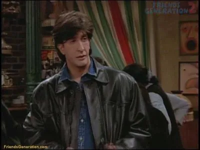 Celui-ci a un air de dj vu, et se prnomme... Russ. C'est Rachel qui sort avec lui, pour oublier que Ross sort avec Julie. Mais soudain, au Central Perk...