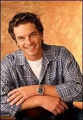 Et voil la bte noire de qui donc ? ce beau jeune homme, sympathique en plus, va aider une des Friends, plus d'une fois d'ailleurs,  trouver un job. Il se prnomme Mark, et est l'ennemi de ?