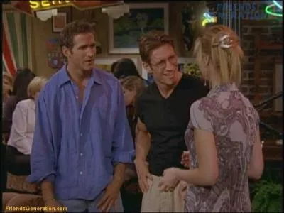 Et voil les beaux mecs muscls que sont Jason et Vince ! L'un est instituteur et l'autre pompier. Pourquoi Phoebe est-elle maladroite avec eux ?