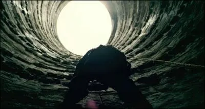 Au bout de combien de fois Bruce russit-il  sortir de la prison ?