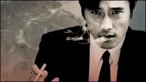 Un chef de gang ordonne  son bras droit de tuer sa matresse, car il est certain de son infidlit. Celui ci dcide de la protger, mais lui aussi doit alors survivre aux agressions du gang :