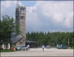 Le point culminant de la Belgique s'appelle  Signal de Botrange . Quelle est son altitude ?