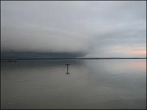 Je suis un vent du nord-ouest, froid et humide qui souffle en rafales dans l'ouest de la France.