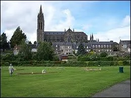 Quel nom donne-t-on aux rsidents de la ville de Saint-Hilaire-du-Harcout ?