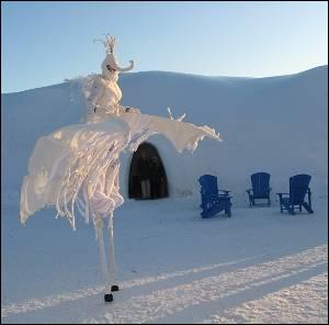 Cette fe des neiges est une fe chrie par les esquimaux tout au long de l'hiver. Le jour de Nol, elle se cache dans l'igloo en signe de courtoisie envers le Pre Nol...