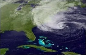 Octobre : Un puissant ouragan frappe les Antilles puis la côte est des États-Unis avant de dévaster New York. Quel était son nom ?