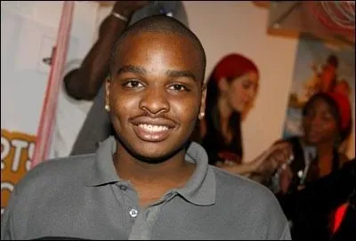 Il gagne la saison 6 grâce à sa voix haut perchée, c'est :