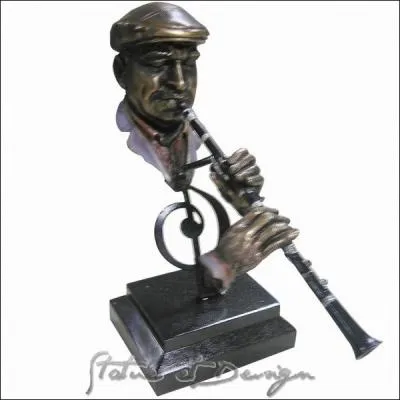 Les clarinettes alto et corps de basset sont des instruments de la famille des ?