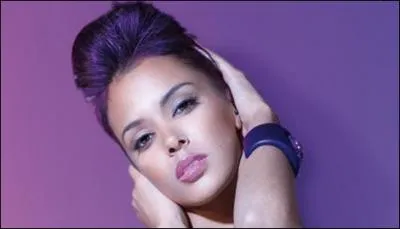 Que signifie  Shy  dans son surnom Shy'm ?