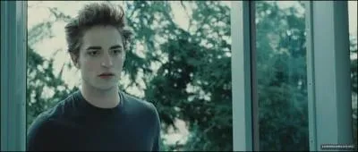 Quand Bella voit-elle Edward pour la premire fois ?