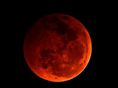 Il y a 4, 5 milliards d'annes,  combien de km la Lune tait-elle par rapport  la Terre ? ( titre de comparaison, actuellement la Lune est  400 000 km d'altitude)