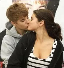 Comment s'appelle le petit copain de Selena ?