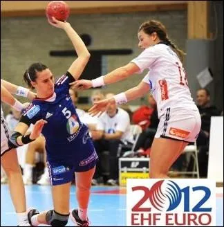 Dans quel pays se droule actuellement l'Euro fminin de Handball ?