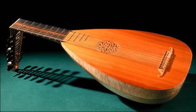 Les luths domra et colachon font tous deux partie des instruments  cordes