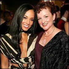 Comment s'appelle sa mre ?