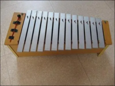 Le métallophone est un instrument à percussion