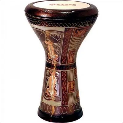 Le darbouka est un instrument qui fait partie de la famille des ?