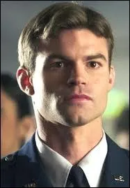 Il a t scolaris dans une cole puis dans une autre; quel est son nom ?