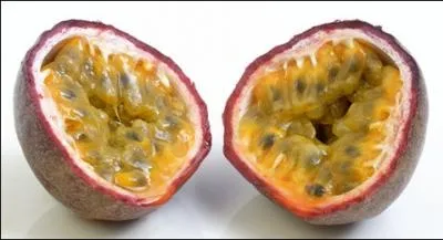 Fruit de la passiflore, une plante grimpante originaire du Brsil.
