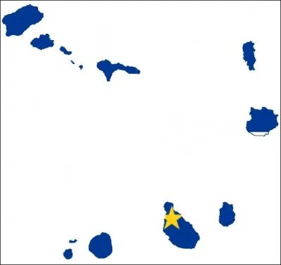 Capitale : Praia. Superficie : 4 033 km. tat : Rpublique