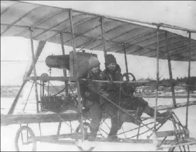 Aprs avoir fait tous les mtiers, reprsentant en dentelles, clerc d'huissier, camelot, il tablit le record de la traverse de la Manche aller et retour.