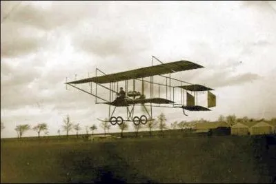 Elle fit scandale lorsqu'elle s'affranchit du corset pour endosser sa tenue de vol.