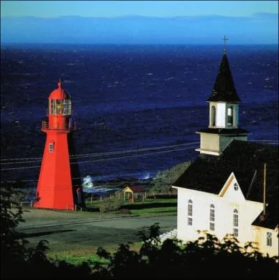 Quel est ce clbre hameau rendu clbre par son phare octogonal en bois rouge ?