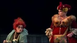 Qui a crit   La Folle de Chaillot   ?