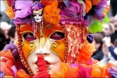 Comme un anneau de Saturne , un ballon de ...