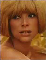 O est ne Mireille Darc en 1938 ?